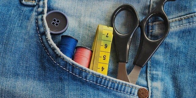 01-powerful-taylor-jeans-8314814_640