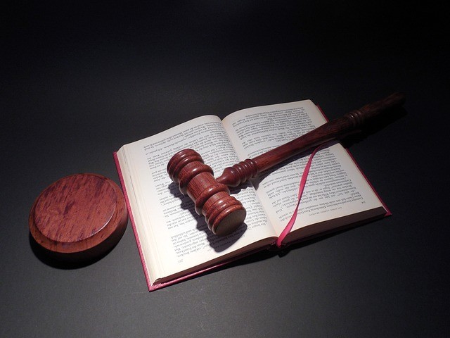 13-judge-divorced-hammer-1707705_640